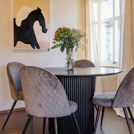 Bright Nordic Apartment - Free Parking - 4 Guests - Close To City Center *