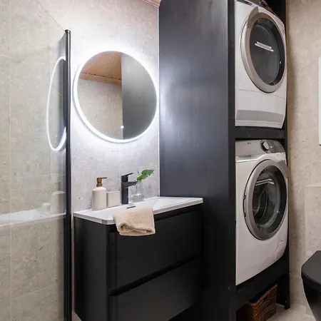 Charming And Bright In Apartment *