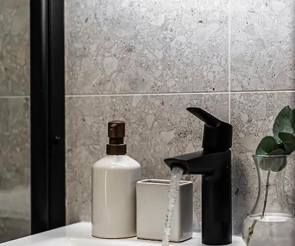 Charming And Bright In Appartement